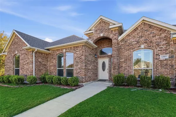 1357 Lake Grove Lane, Desoto, TX 75115