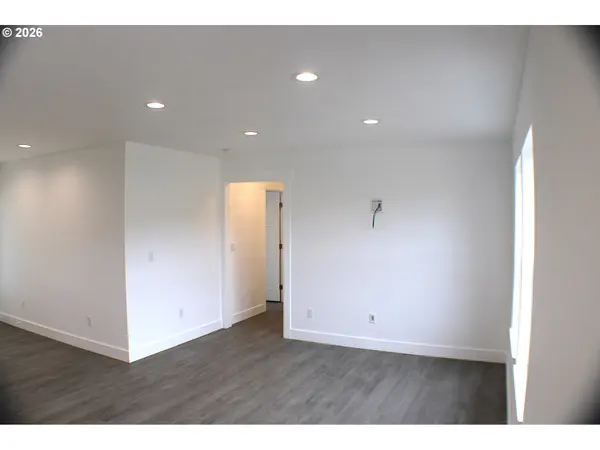 579 E 4TH AVE, Riddle, OR 97469