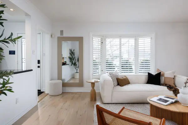 92 Delma DR, Toronto W06, ON M8W 4P1