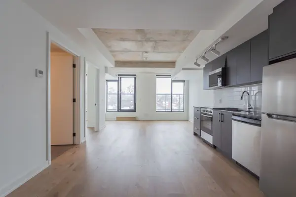 7 Fairbank AVE W #405, Toronto W04, ON M6E 3Y5