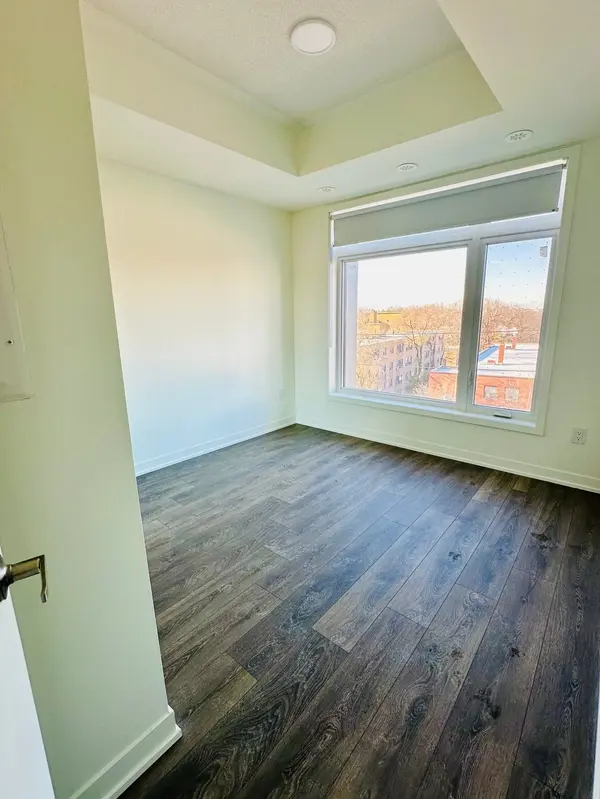 165 Canon Jackson DR #404, Toronto W04, ON M2M 2G1