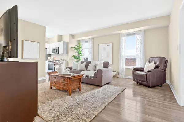 760 Chapman Mills DR #302, Barrhaven, ON K2J 3V2