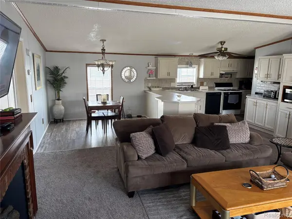 19859 Arcadia DR, Clinton Charter Township, MI 48036