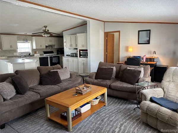 19859 Arcadia DR, Clinton Charter Township, MI 48036