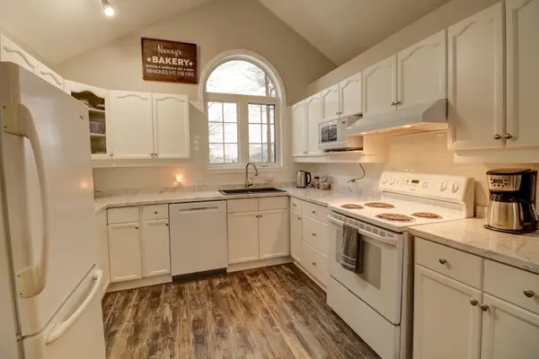 30 Shaw CRES, Huntsville, ON P1H 1T7