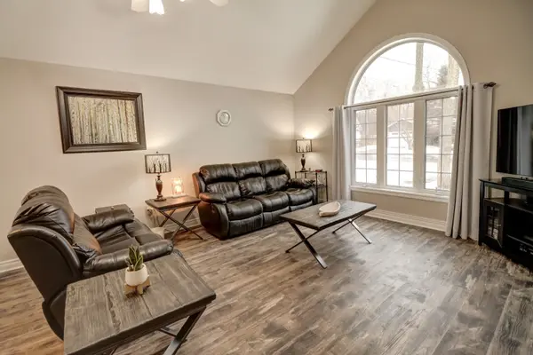 30 Shaw CRES, Huntsville, ON P1H 1T7