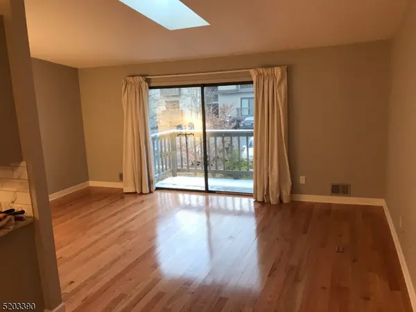 1814 Spruce Hills Dr, Glen Gardner Boro, NJ 08826