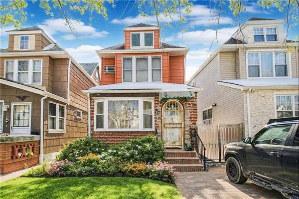 6252 80th RD, Glendale, NY 11385