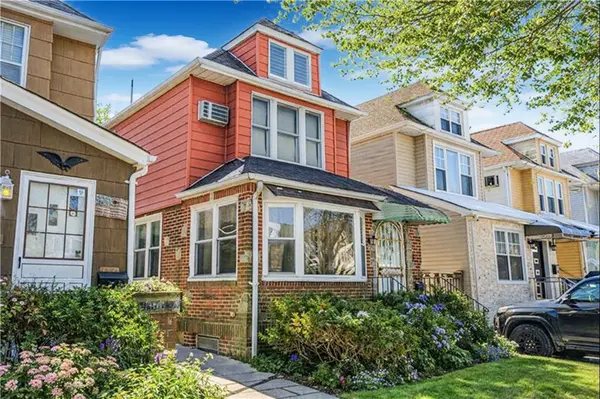 6252 80th RD, Glendale, NY 11385