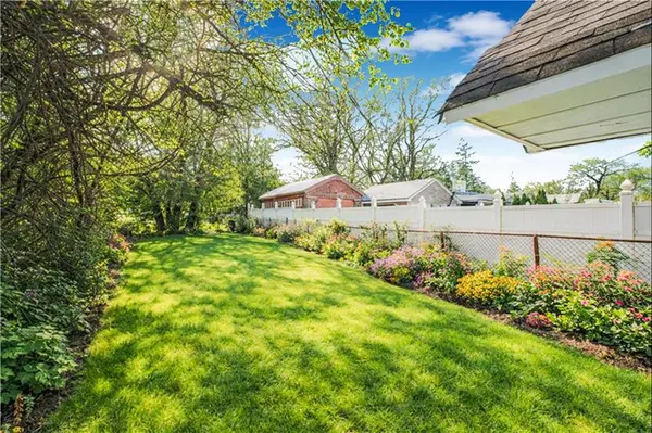 6252 80th RD, Glendale, NY 11385