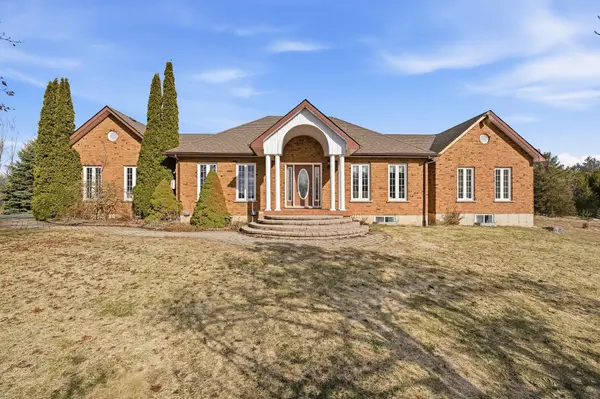 1497 Pentecostal RD, Hamilton Township, ON K9A 4J8