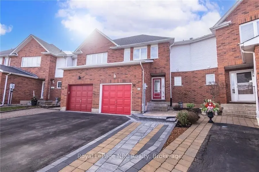 11 Tomahawk DR, Grimsby, ON L3M 5G4