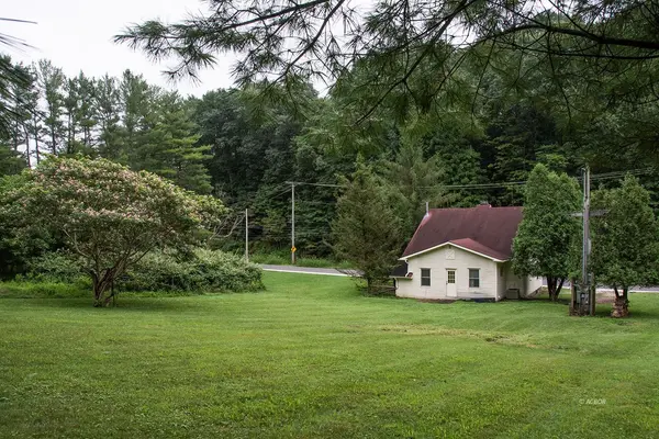 8181 Dairy Ln, Athens, OH 45701