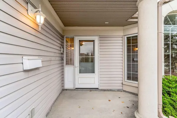 213 Dayspring Bay, Rural Rocky View County, AB T1X 1G3