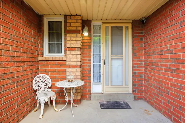 99 Creekwood CRES, Whitby, ON L1R 2K1