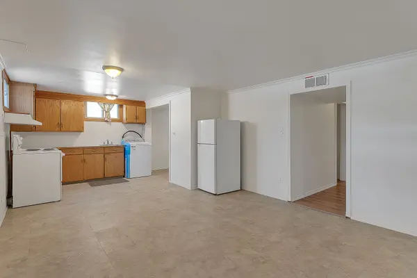 278 Malaga RD #Basement, Oshawa, ON L1J 1N7