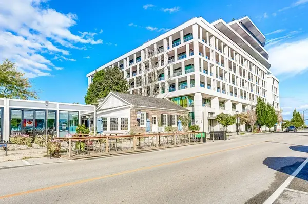 11 Bronte RD #201, Oakville, ON L6L 0E1