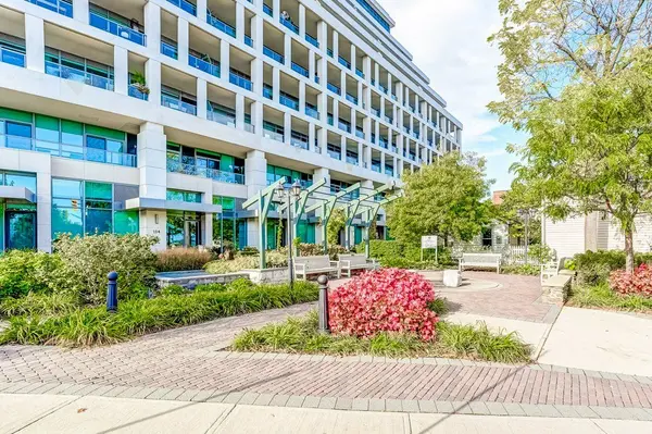 11 Bronte RD #201, Oakville, ON L6L 0E1