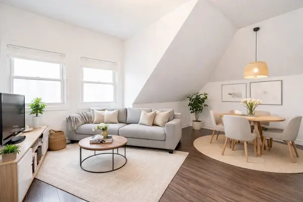 80 St. Clair AVE #3, Hamilton, ON L8M 2N5