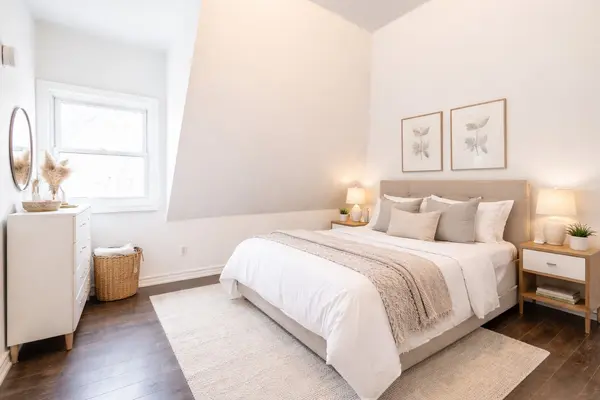 80 St. Clair AVE #3, Hamilton, ON L8M 2N5