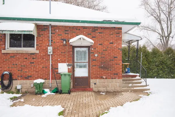 90 Osler DR, Hamilton, ON L9H 4B5