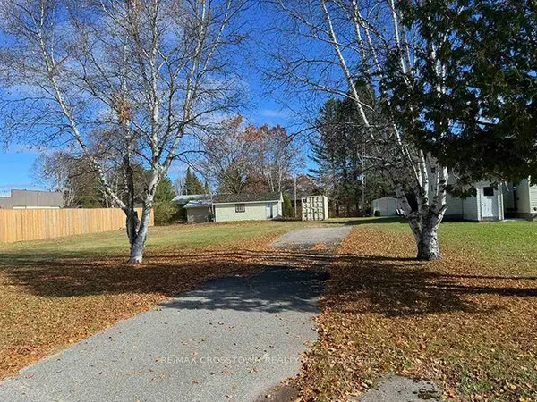 8 Cedar CT, South River, ON P0A 1X0