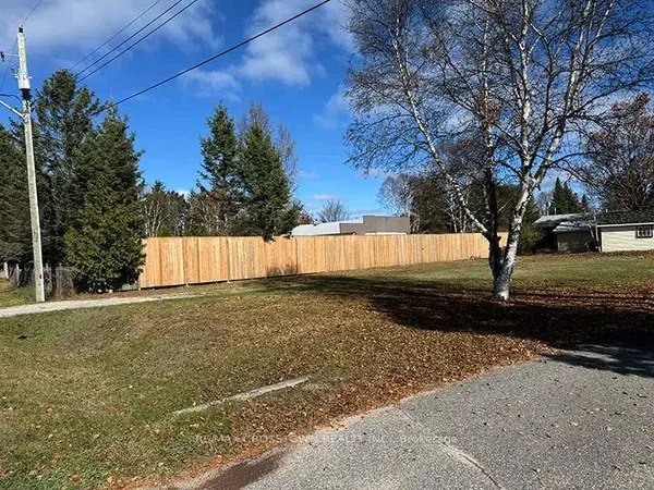 8 Cedar CT, South River, ON P0A 1X0