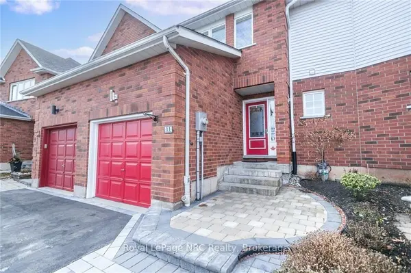 11 Tomahawk DR, Grimsby, ON L3M 5G4