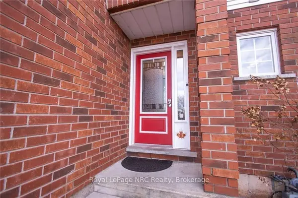 11 Tomahawk DR, Grimsby, ON L3M 5G4