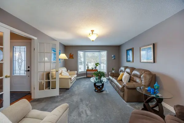 37 Russell Hill RD, Kawartha Lakes, ON K0M 1A0