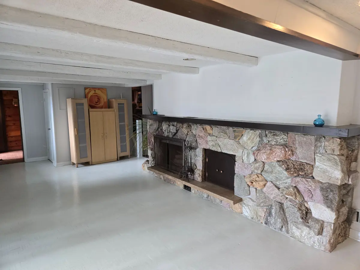 5465 King RD #BSMT, King, ON L7B 1K4