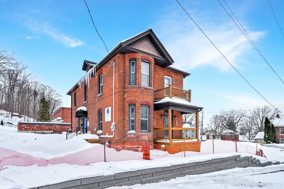 25 BERCZY ST, Barrie, ON L4M 3P6