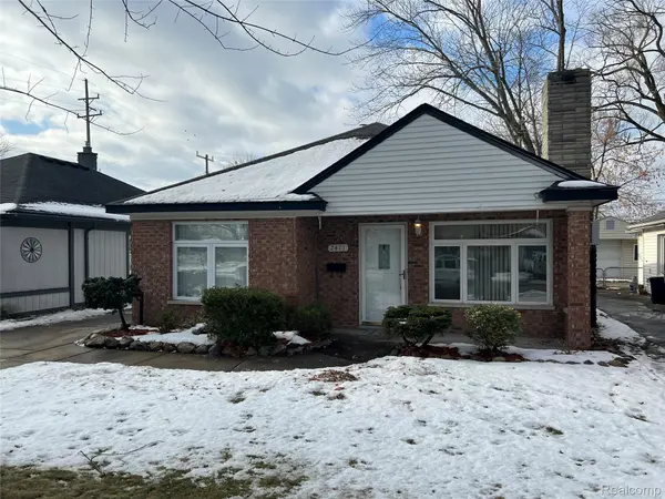 7411 N Vernon ST, Dearborn Heights, MI 48127