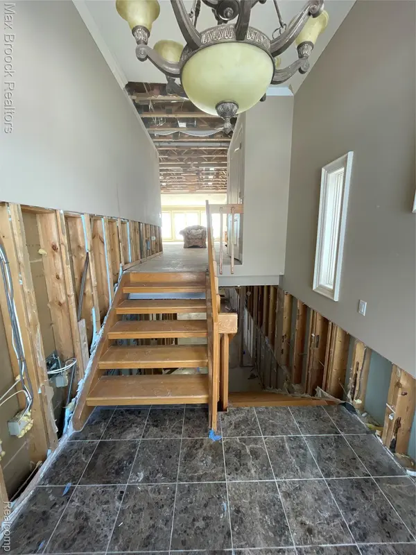 3717 Lake Front ST, Waterford Charter Township, MI 48328