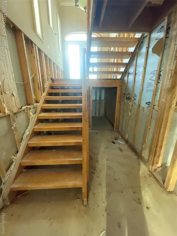 3717 Lake Front ST, Waterford Charter Township, MI 48328