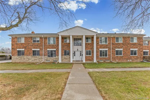 22592 Masonic, St. Clair Shores, MI 48082