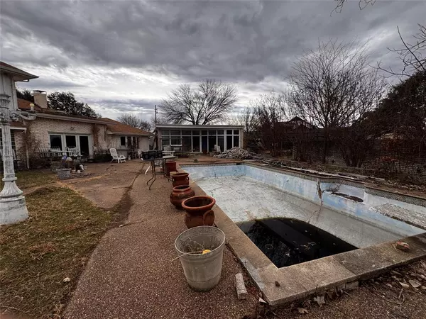 7454 Coachwood Circle, Fort Worth, TX 76133