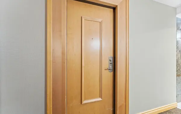 212 Eglinton AVE E #1411, Toronto C10, ON M4P 0A3