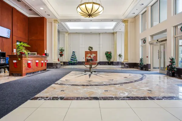 8 Lee Centre DR #1711, Toronto E09, ON M1H 3H8