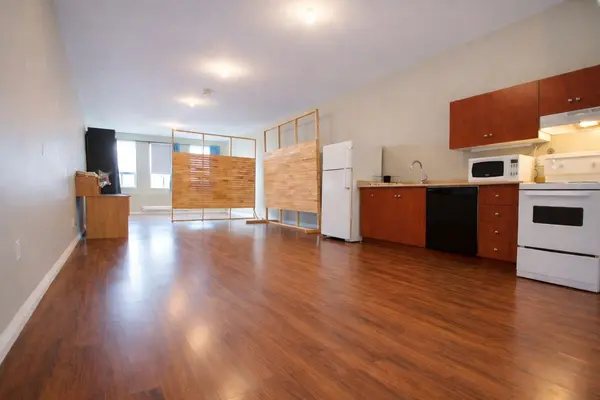 1038 Coxwell AVE #2nd Floor, Toronto E03, ON M4C 3G5