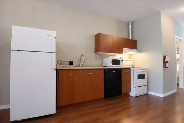 1038 Coxwell AVE #2nd Floor, Toronto E03, ON M4C 3G5