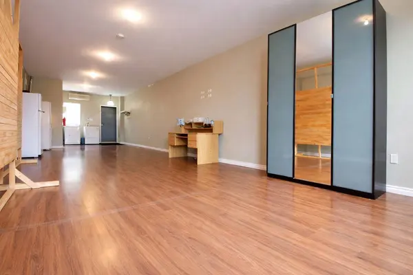 1038 Coxwell AVE #2nd Floor, Toronto E03, ON M4C 3G5