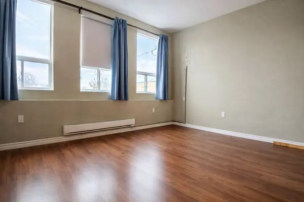 1038 Coxwell AVE #2nd Floor, Toronto E03, ON M4C 3G5