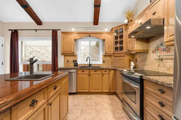 11 Red Cedar LN, Essa, ON L3W 0P5