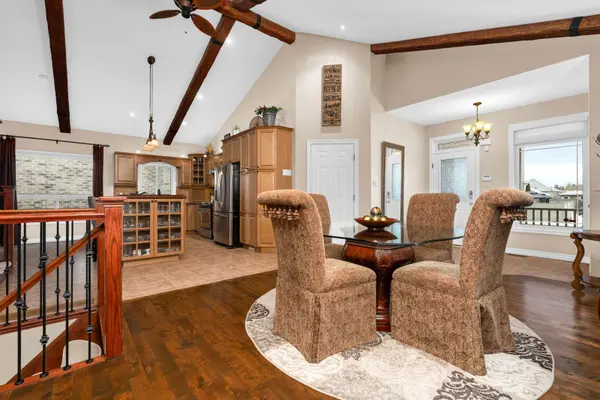 11 Red Cedar LN, Essa, ON L3W 0P5