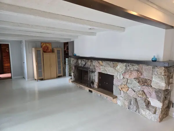 5465 King RD #BSMT, King, ON L7B 1K4