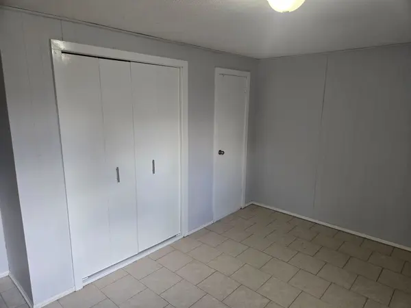 5465 King RD #BSMT, King, ON L7B 1K4