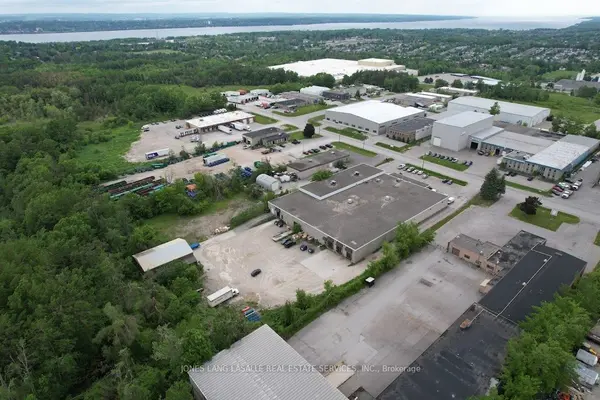 82 Welham RD, Barrie, ON L4N 8Y4