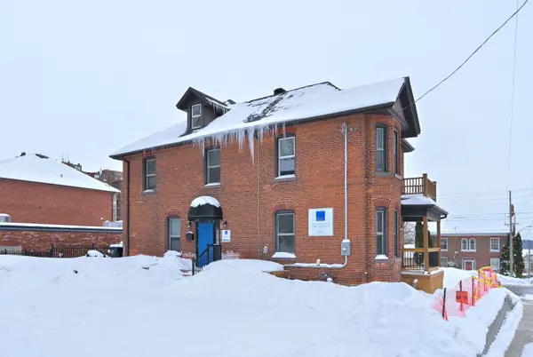 25 BERCZY ST, Barrie, ON L4M 3P6