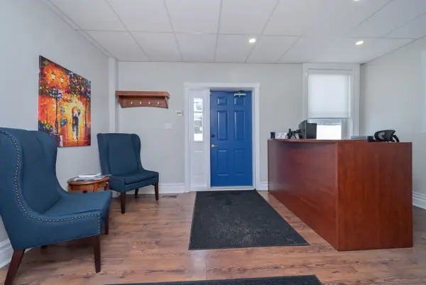 25 BERCZY ST, Barrie, ON L4M 3P6